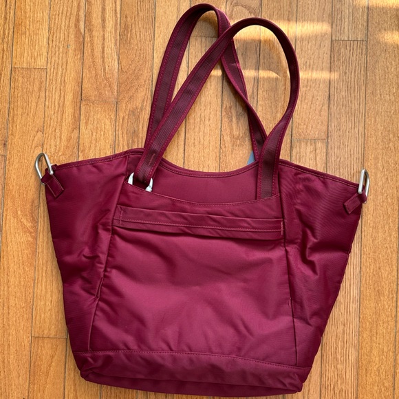 NEW Magellan’s VaultPro RFID Tote Bag in Maroon - Picture 2 of 3